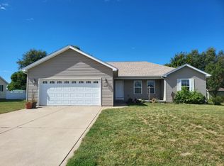 412 Juniper St NW, Demotte, IN 46310