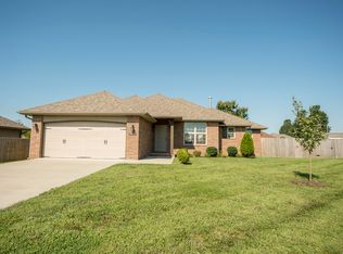 4612 W Hummer Dr, Springfield, MO 65802