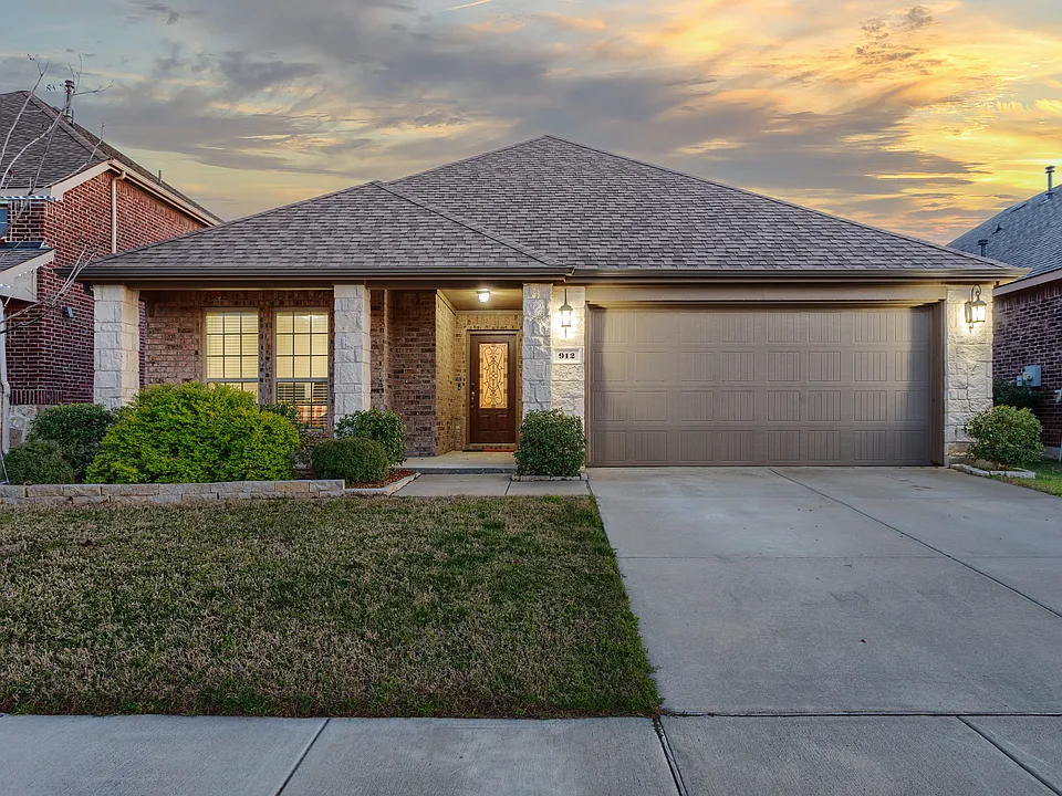 912 Lake Cypress Ln