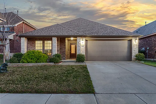 912 Lake Cypress Ln Photo 1