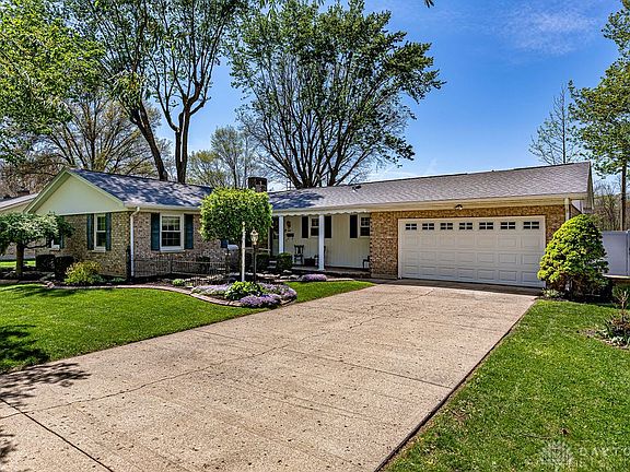 3rd image of 8 Maple Ln