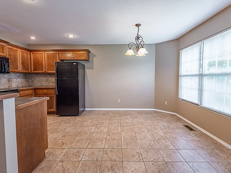 1332 S Lexington Ave — Photo 10