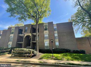 3316 Woodburn Village Dr APT 13, Annandale, VA 22003