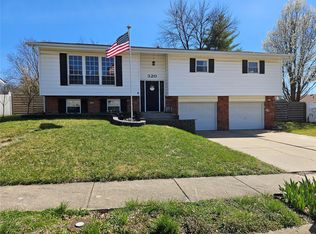 320 Chestnut Dr, Saint Charles, MO 63301