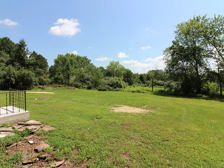229 Pittstown Rd — Photo 4
