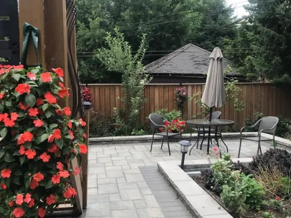 917 Royal York Rd, Toronto, ON M8Y 2V8