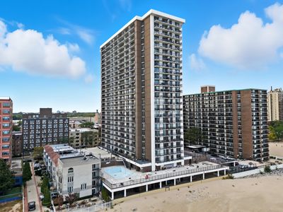 5855 N Sheridan Rd APT 21J, Chicago, IL, 60660