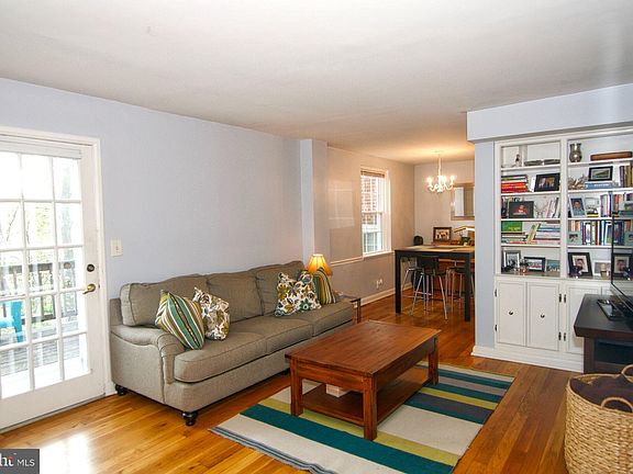 3rd image of 3324 S Wakefield St #B
