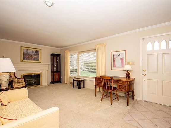3rd image of 30 Marion Dr