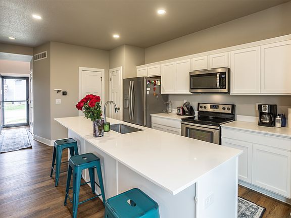 2nd image of 800 NE 14th St