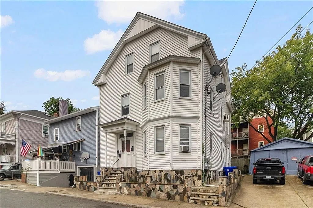 2 bed, 1.0 bath, 900 sqft, $1,800 — Photo 3