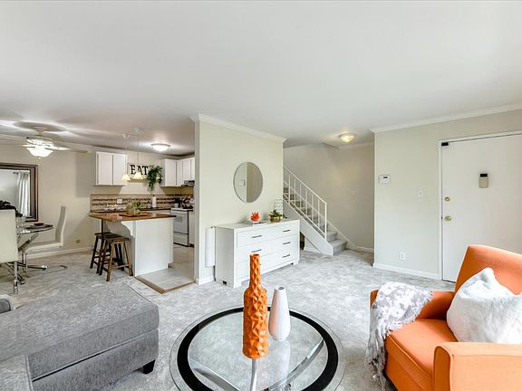 4th image of 490 Auburn Way APT 8