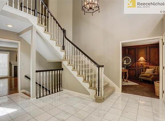 Grand, 2 story entry!