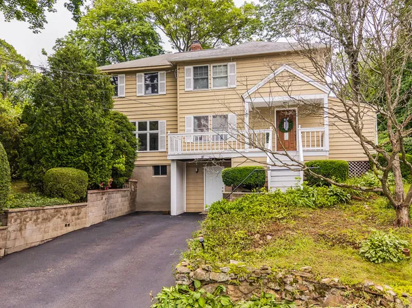 8 Caroline Street, Trumbull, CT 06611