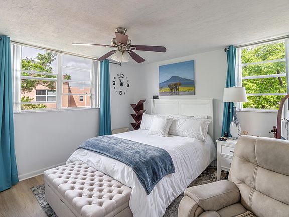 5th image of 2801 Somerset Drive #411
