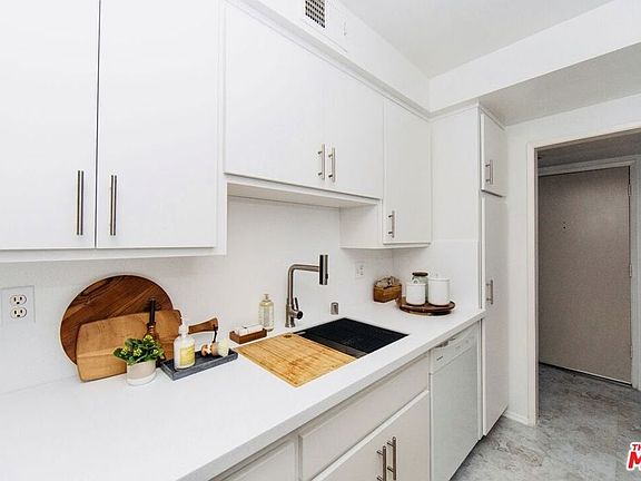5th image of 1242 S Barrington Avenue #209