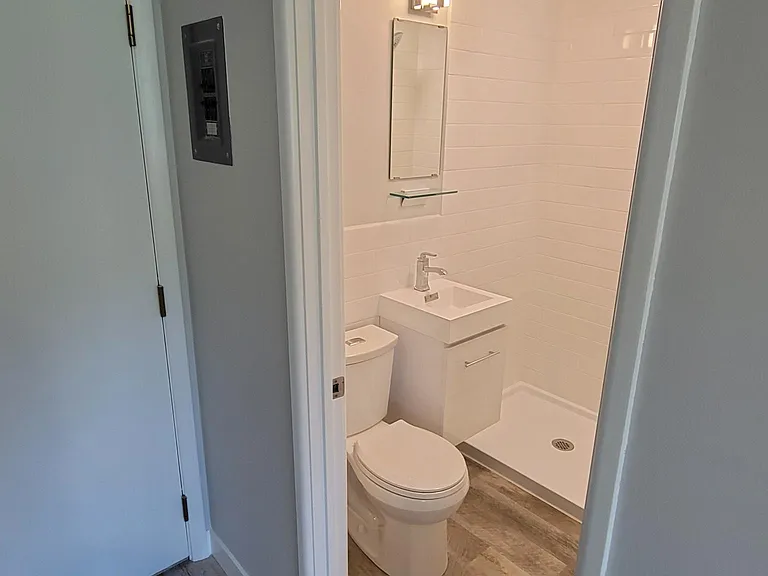 322 2nd St NE #103 — Photo 7