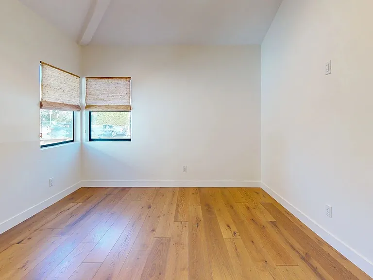 2224 Oak St — Photo 14