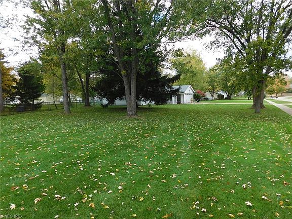 2nd image of 9806 Crestwood Dr