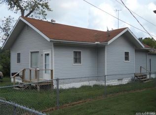 210 E Oak St, Gillespie, IL 62033