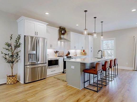 4th image of 206 Charlotte Everly Cir APT 1