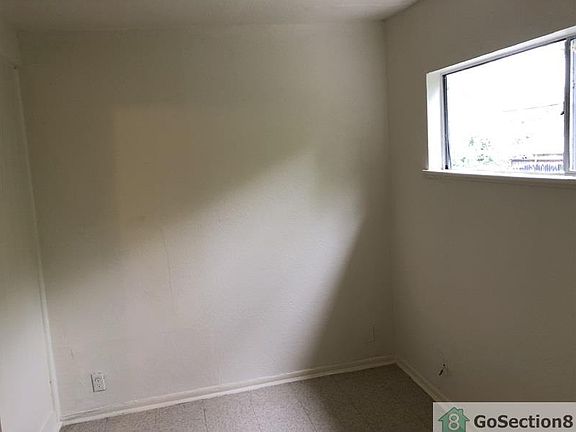 4th image of 519 Queen Anne Ct
