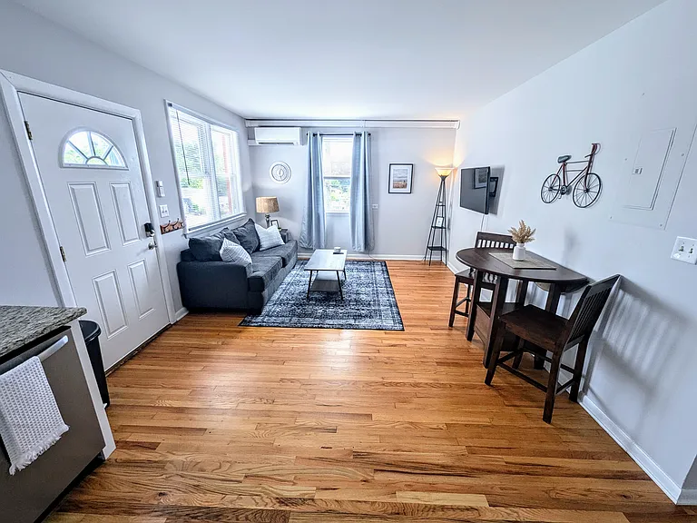 1511 E High St #1 — Photo 3