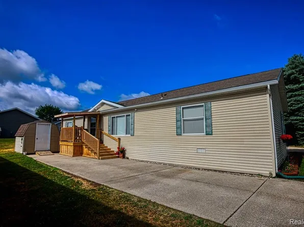 2670 Biscayne Ct, Lapeer, MI 48446