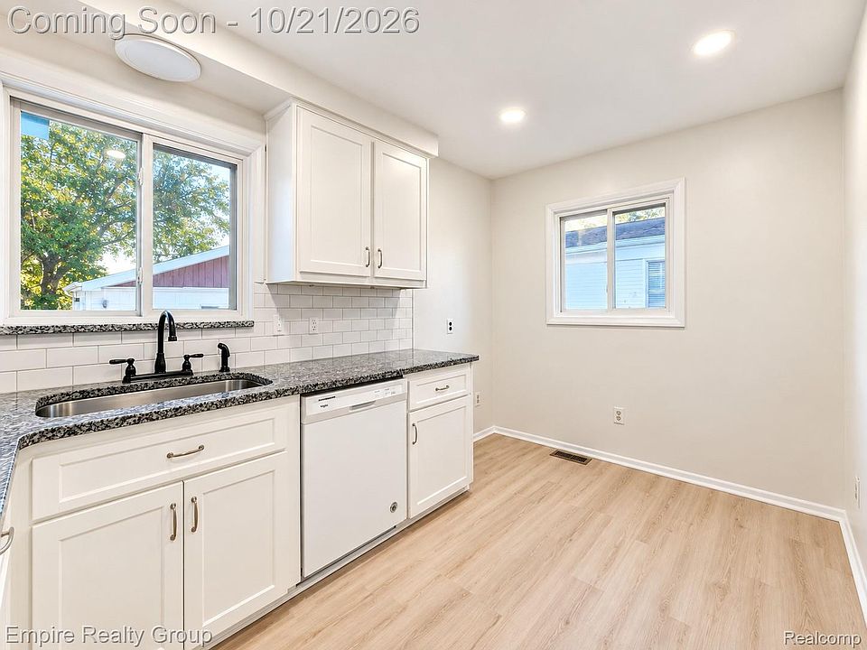939 Deering St, photo 15