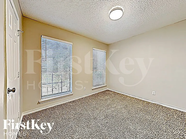5611 Chimney Rock Dr — Photo 12