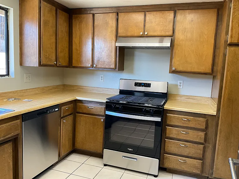 723 Sutton Hill Pl — Photo 12