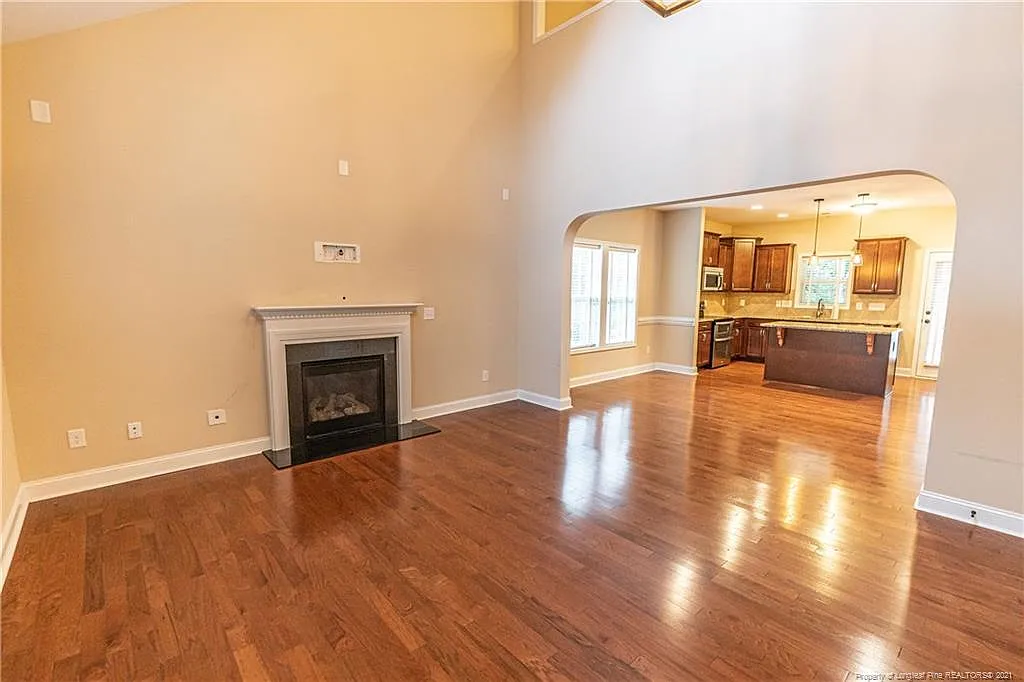 1 Fur Ct E — Photo 3