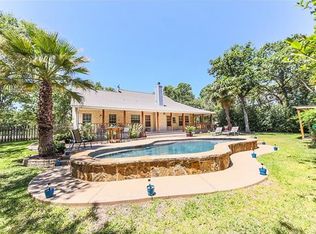 143 Pin Oak Xing, Elgin, TX 78621