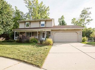 1319 Beacon Ct, Mishawaka, IN