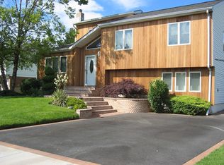 31 Sherman Ave, Plainview, NY 11803