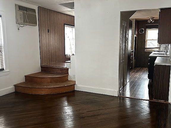 4th image of 5606 Avenue O