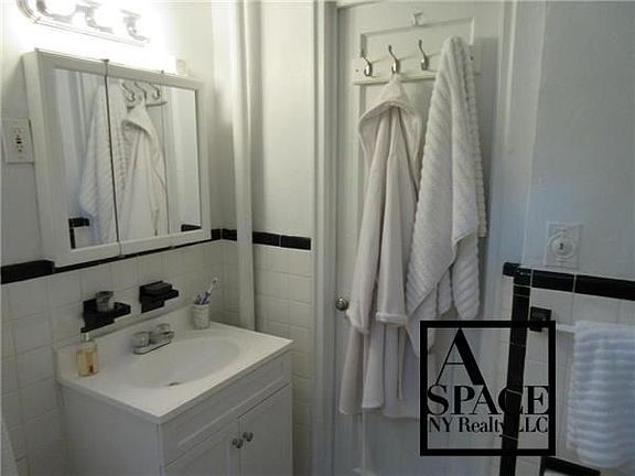 5th image of 207 W 18th St #3