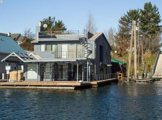 320 N Tomahawk Island Dr, Portland, OR