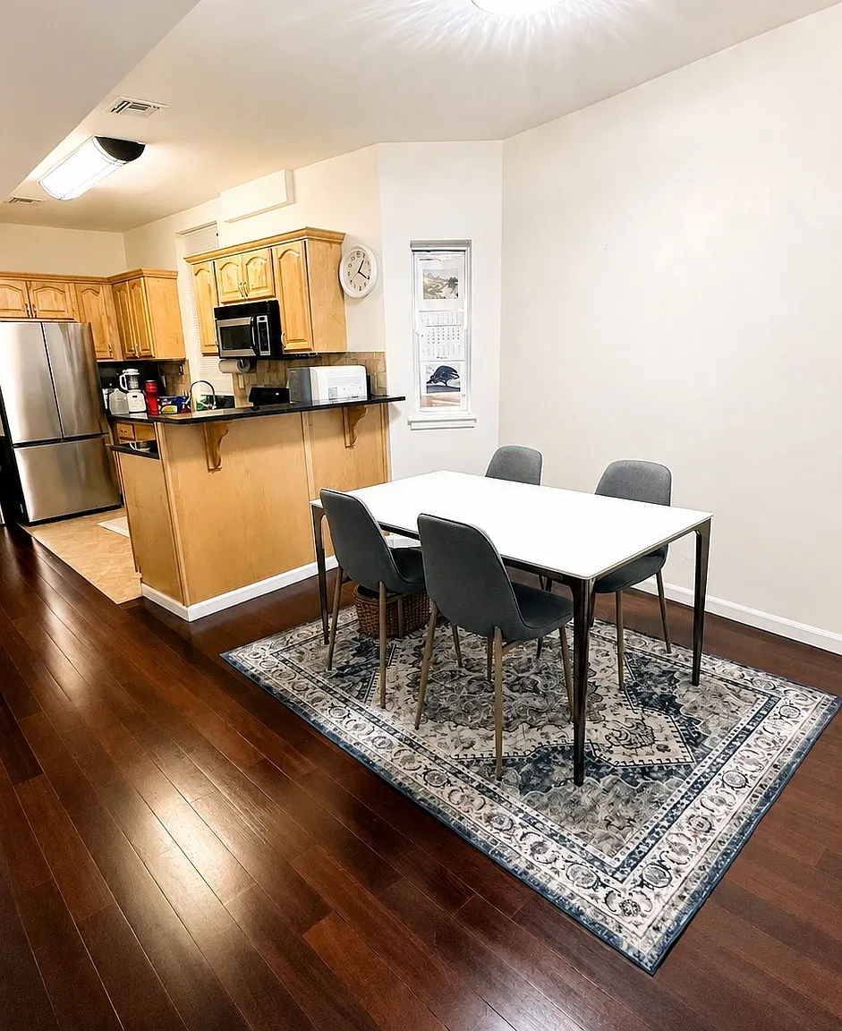 2 bed, 968 sqft, $3,600 — Photo 4