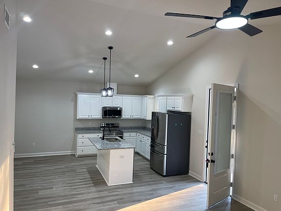 4th image of 9 Lake Ellen Dr