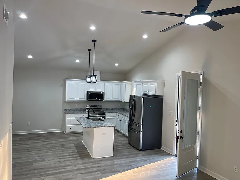 9 Lake Ellen Dr — Photo 4