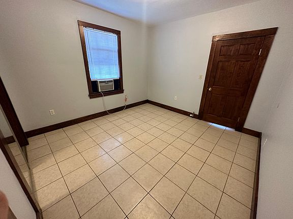 3rd image of 2328 Dreux Ave