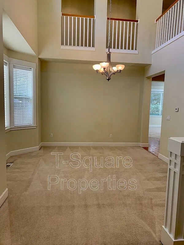 4 bed, 2.5 bath, 2530 sqft, $4,100 — Photo 2