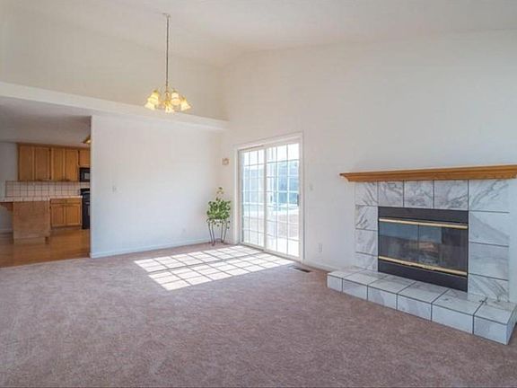 3rd image of 580 Bordeaux Pl