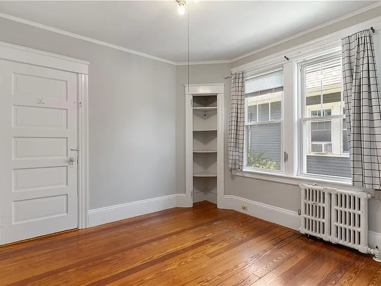 157 Irving Ave — Photo 8