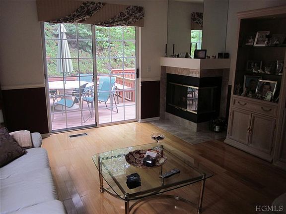 4th image of 28 Sidehill Ln