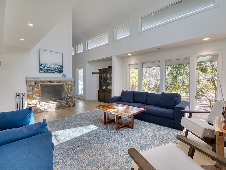 69 Northside Dr — Photo 2