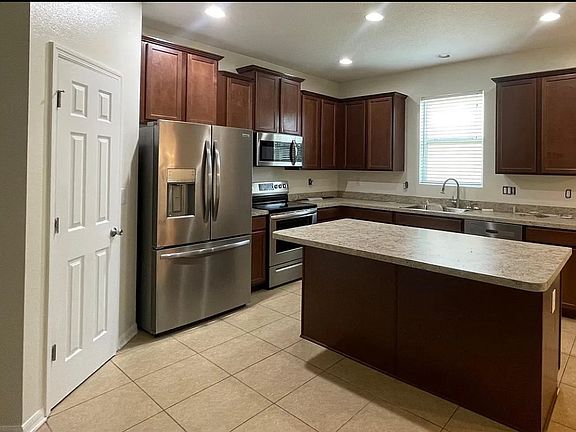 5th image of 401 Lake Davenport Cir