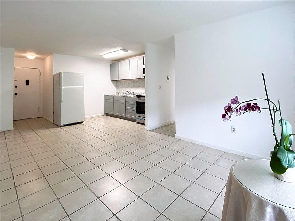 1st image of 8 Barclay St #101