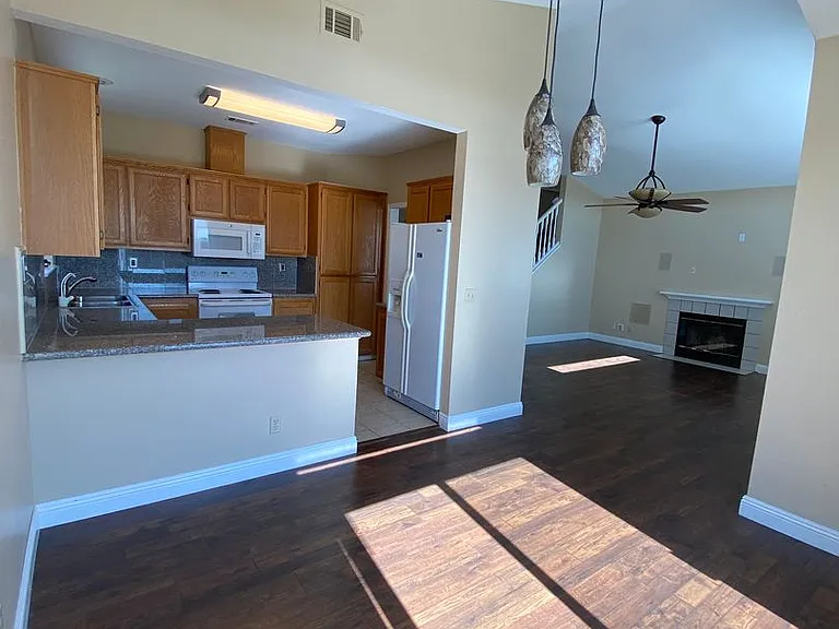 229 Potrero St — Photo 9